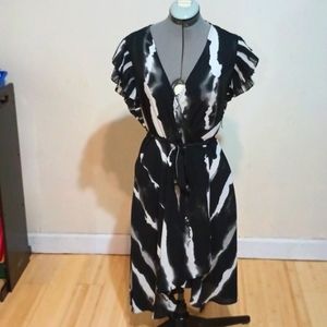 Halston brand size petit small chiffon feeling wrap dress black and white